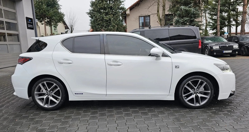 Lexus CT cena 62000 przebieg: 115000, rok produkcji 2016 z Rzeszów małe 137